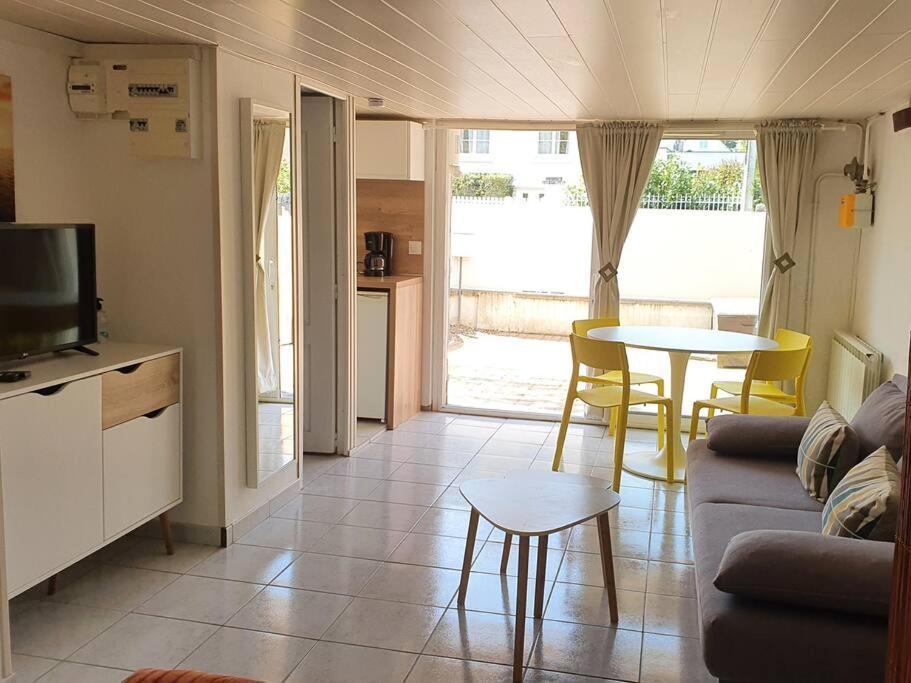 Logement Amboise Centre Avec Terrasse Privee Exterior photo