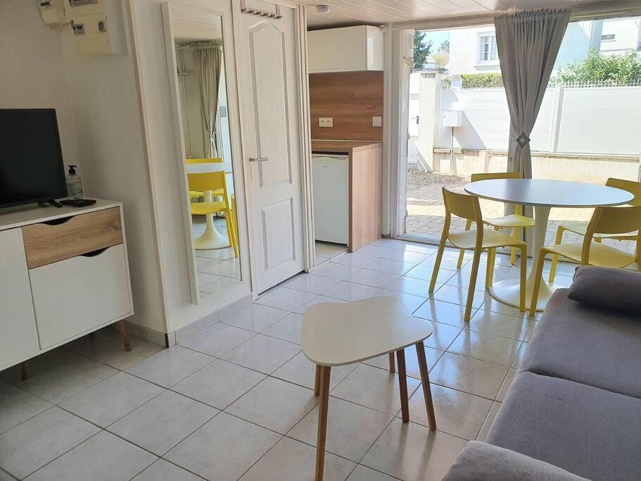 Logement Amboise Centre Avec Terrasse Privee Exterior photo